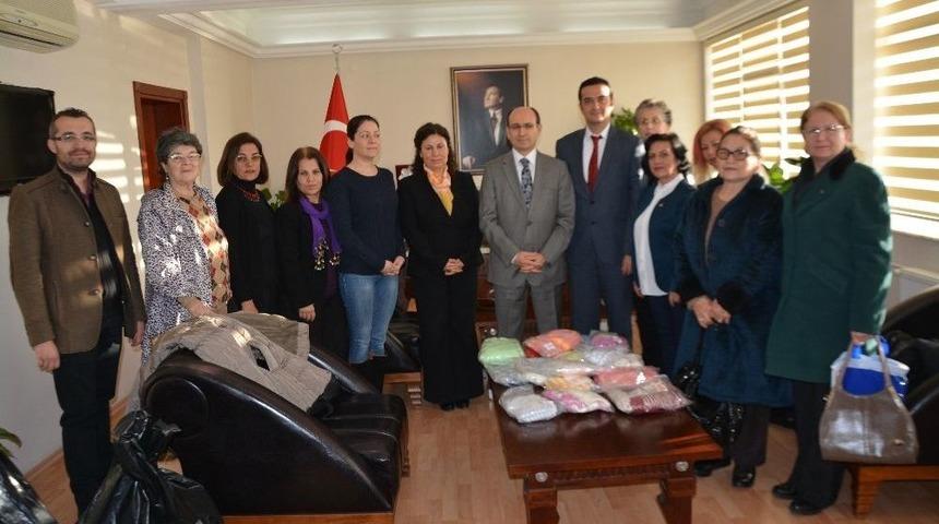 S&ouml;keli Kadınlardan Kimsesiz &Ccedil;ocuklara Anne Eli