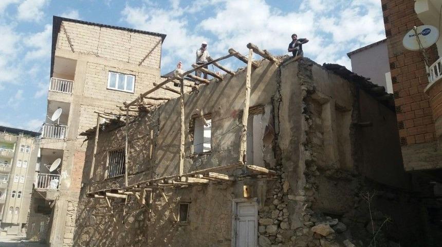 Hakkari&rsquo;de Toprak Evler Tarihe Karışıyor