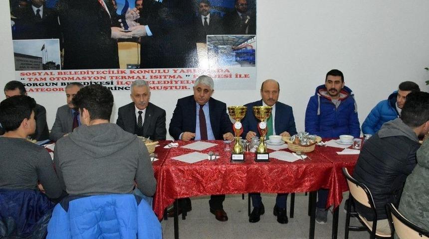 Başkan Şimşek, Gen&ccedil; Sporcular İle Yemekte Bir Araya Geldi