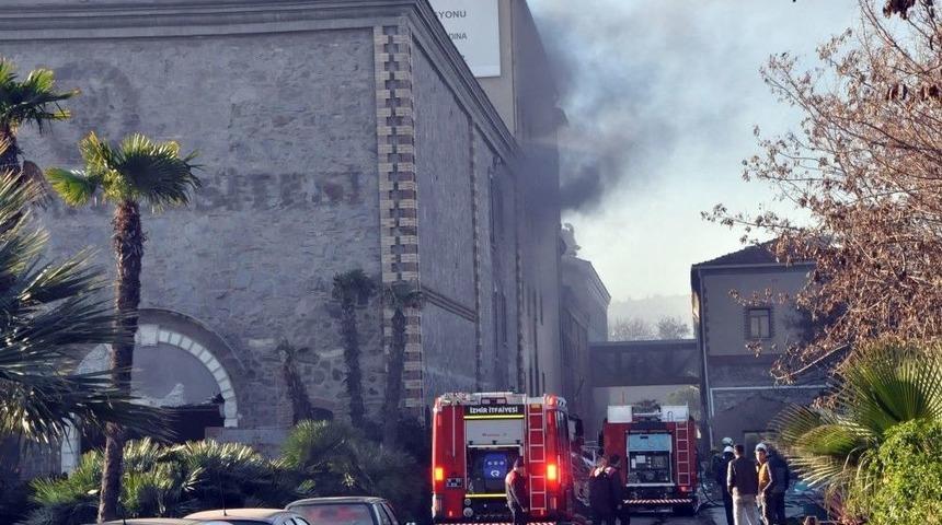 &Uuml;niversite Binasında Yangın