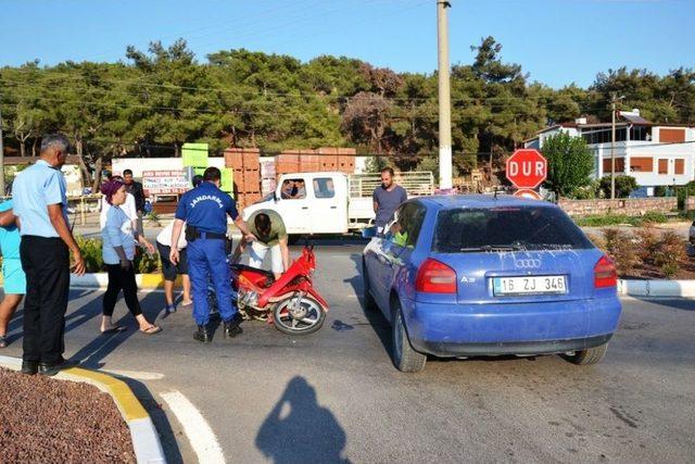 Ayvalık’ta Motosiklet İle Otomobil Çarpıştı: 1 Yaralı