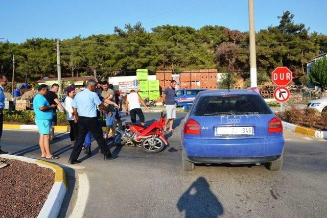 Ayvalık’ta Motosiklet İle Otomobil Çarpıştı: 1 Yaralı