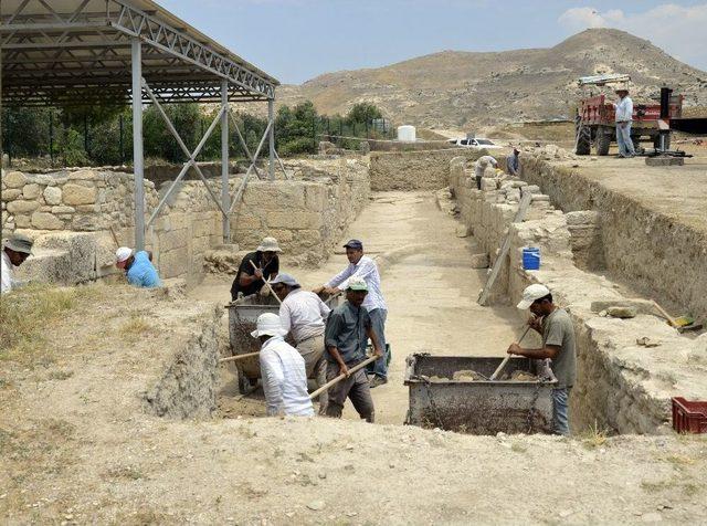 2 Bin Yıllık Sokak Gün Yüzüne Çıkıyor