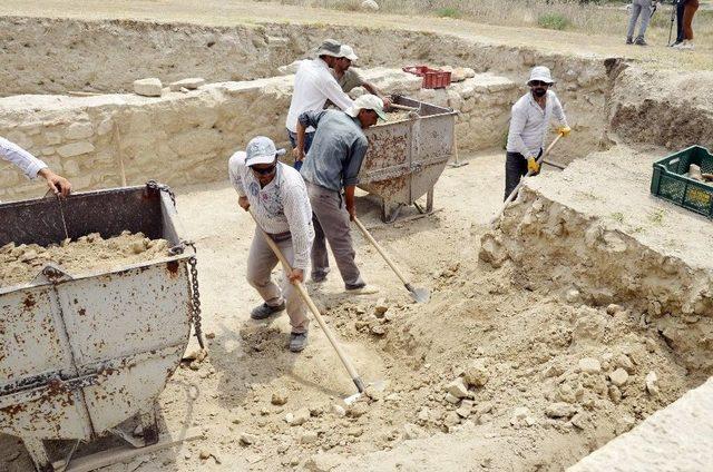 2 Bin Yıllık Sokak Gün Yüzüne Çıkıyor