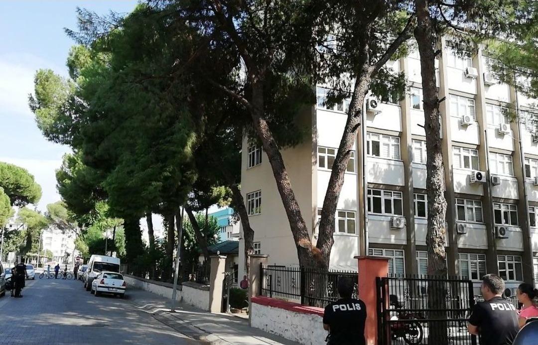 Polisin İki Saatlik N&ouml;beti, Ağa&ccedil; Kesilince Sona Erdi