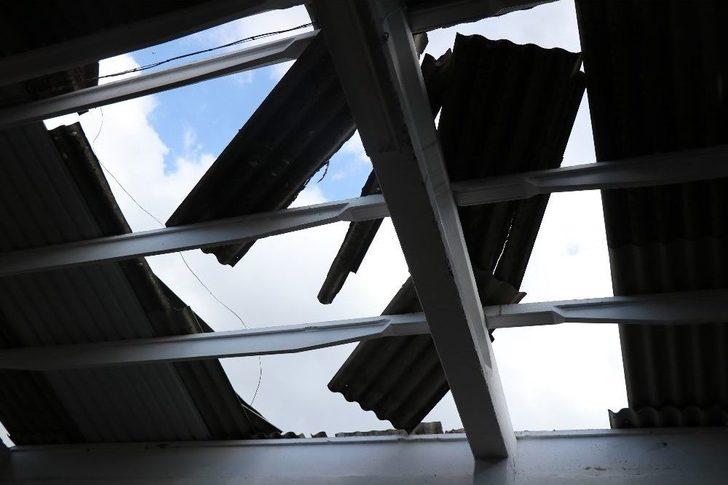 Bolu’da, 3 Dakika Süren Hortum Çatıları Yerinden Söktü G2