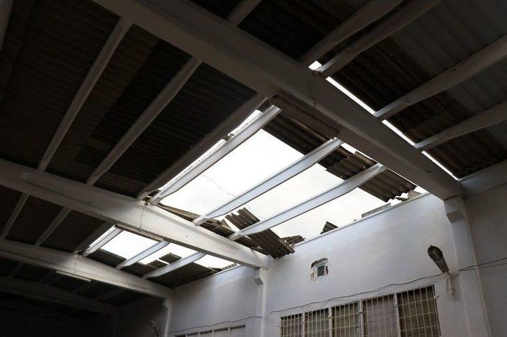 Bolu’da, 3 Dakika Süren Hortum Çatıları Yerinden Söktü G3