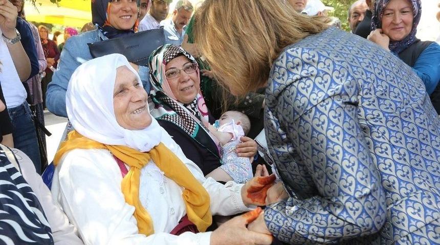 Fatma Şahin Hacı Adaylarını Uğurladı