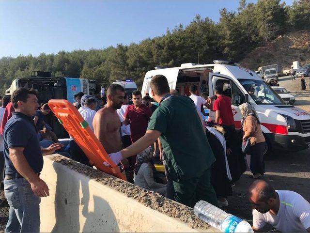 Alanya’da Kermes Dönüşü Freni Patlayan Otobüs Devrildi, Yaralılar Var