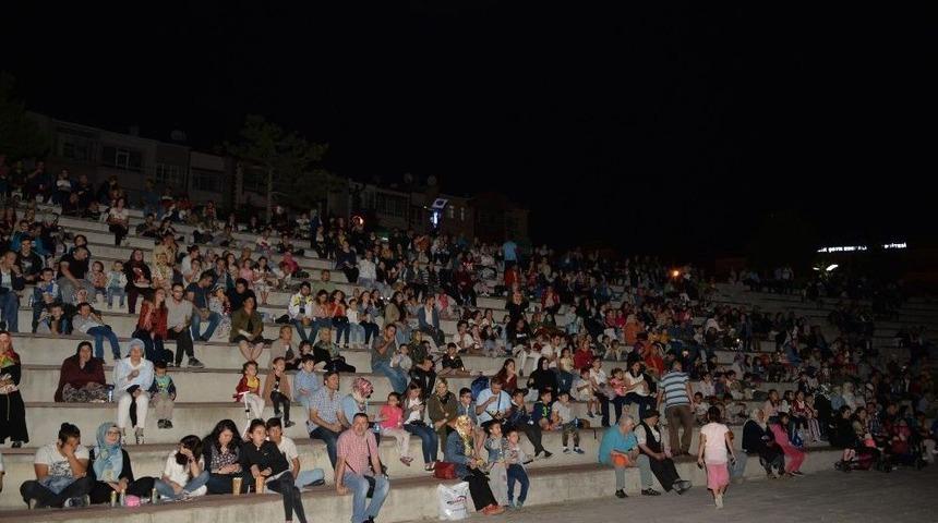 A&ccedil;ık Hava Sinema Festivali Devam Etti