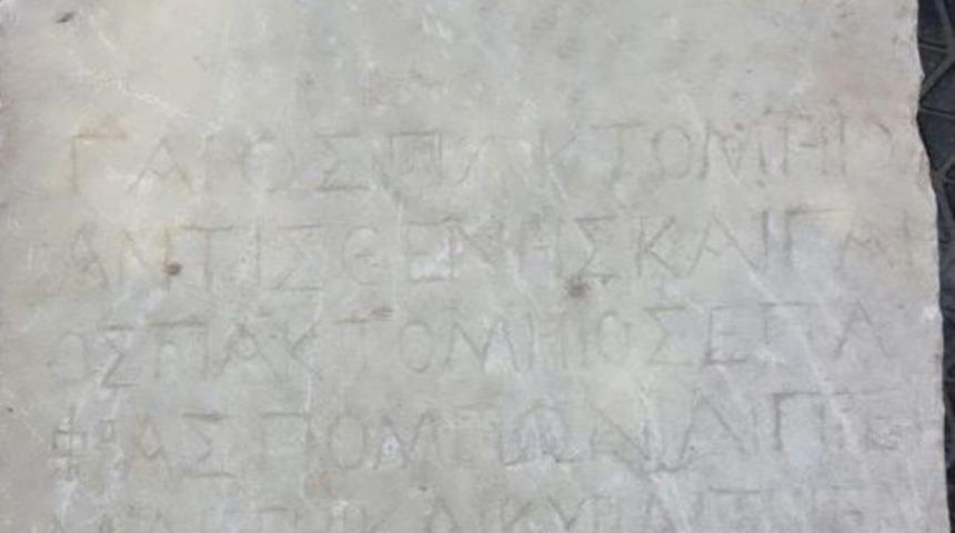 Tarihi Eser Ka&ccedil;ak&ccedil;ıları Roma D&ouml;nemine Ait Mezar Taşı İle Yakalandı