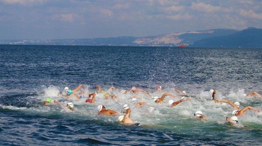 Kulaçlar Değirmendere’de Atıldı