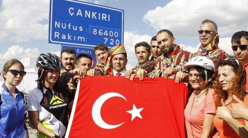 Çorum’dan Getirilen Türk Bayrağı Çankırı’da