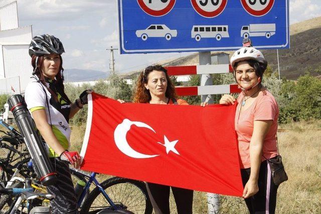 Çorum’dan Getirilen Türk Bayrağı Çankırı’da