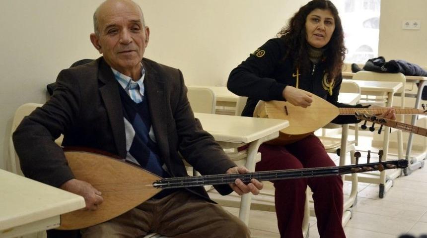 70 Yaşında M&uuml;zik Merakını Giderdi