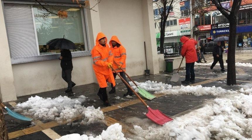 Tunceli&rsquo;de Kar Nedeniyle 241 K&ouml;ye Ulaşım Sağlanamıyor