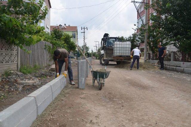 Ergene’de Parke Taş Yol Yapım Çalışmaları Sürüyor