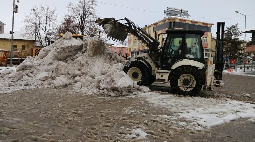 Varto&rsquo;da Kar Temizleme &Ccedil;alışması