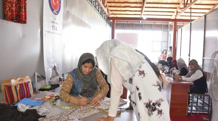 Tika&rsquo;dan Afganistanlı Kadınlara Meslek Edindirme Kursları