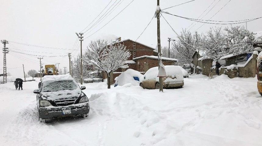 Bingöl’de 278 Köy Ve 4 İlçenin Yolu Ulaşıma Kapandı