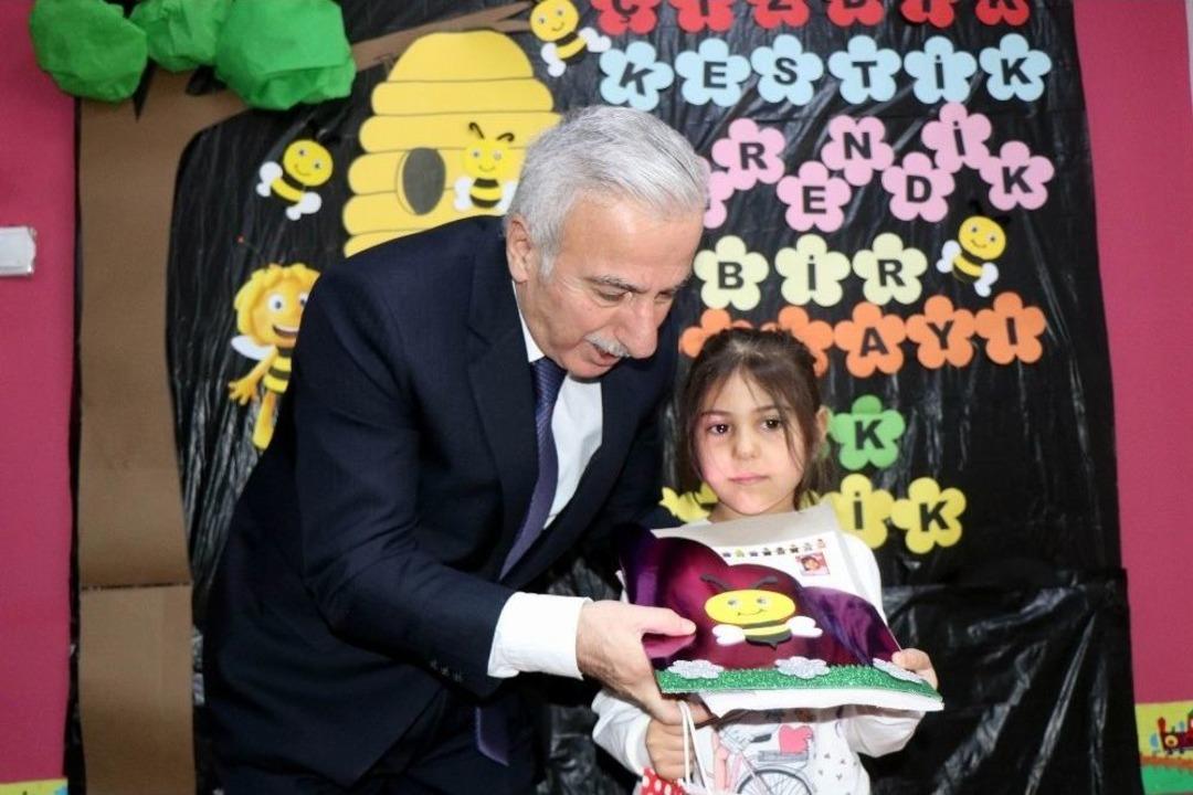 Kayseri&rsquo;de 300 Bin &Ouml;ğrenci Karne Heyecanı Yaşadı