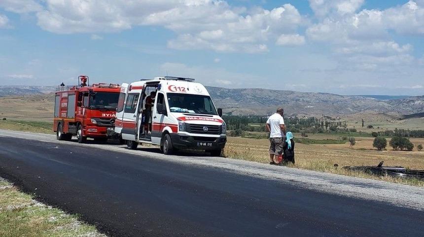 Otomobil Takla Atıp Tarlaya U&ccedil;tu : 6 Yaralı