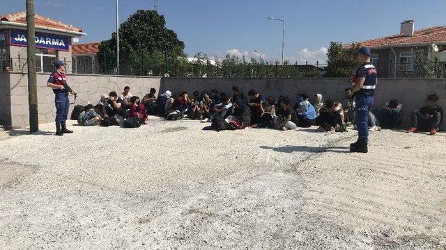 Minibüsten 45 Kaçak Çıktı