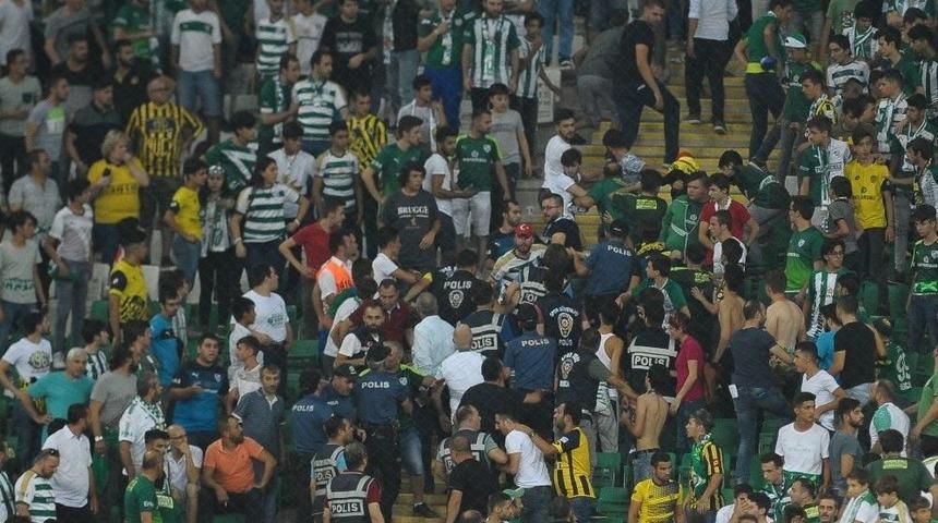 Dostluk Ma&ccedil;ında Kavga