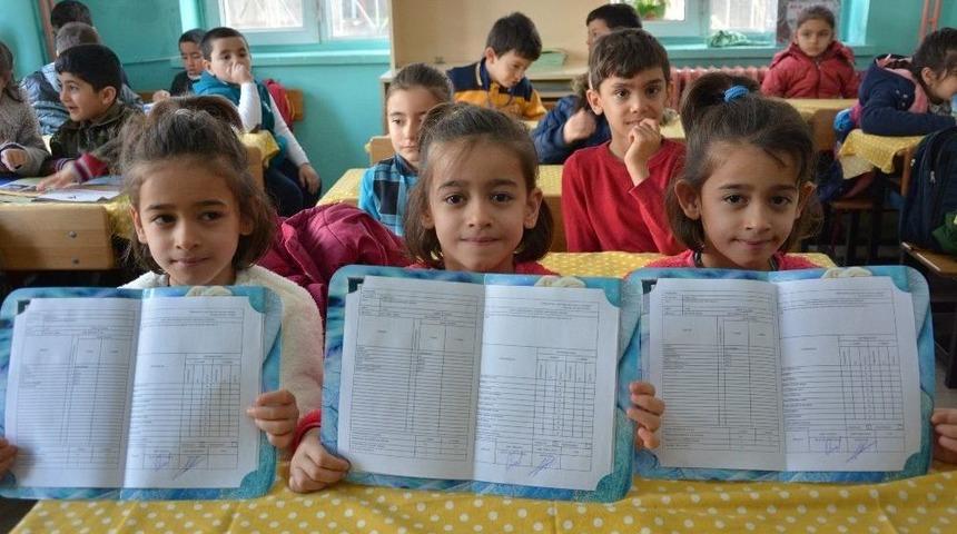 &Uuml;&ccedil;&uuml;zlerin Karne Heyecanı