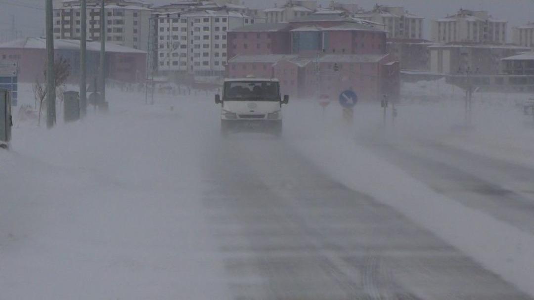Karne Dağıtımından D&ouml;nen &Ouml;ğretmenler Yolda Mahsur Kaldı