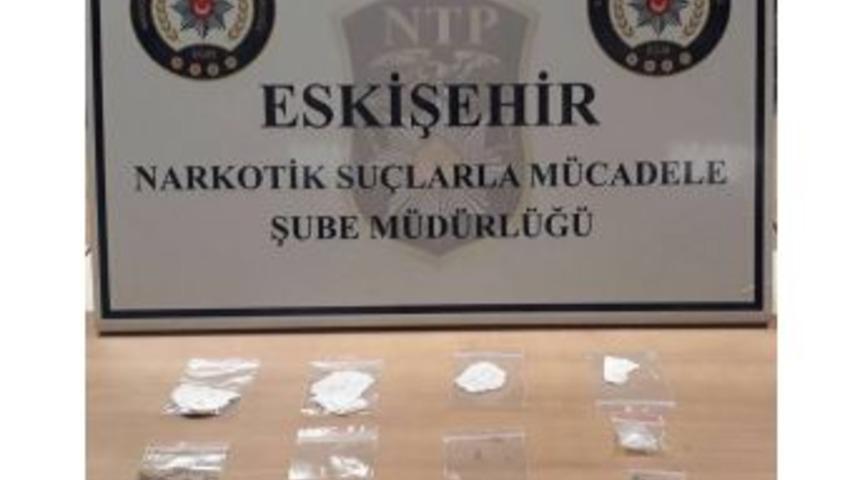 Uyuşturucu Satıcısı Olduğu İddia Edilen 5 Ş&uuml;pheli Yakalandı