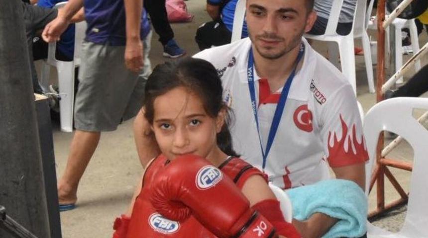 Hakkari’li Gezemnur Tatlı, Muaythaide Dünya Üçüncüsü Oldu