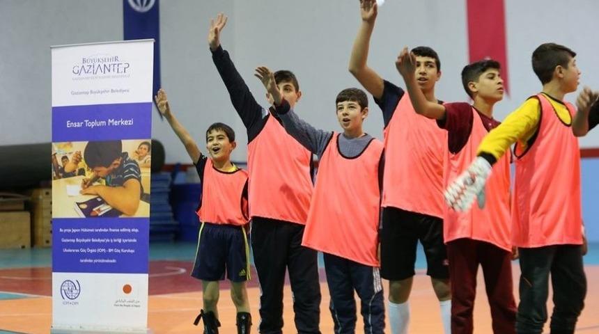 Suriyeli Ve T&uuml;rk &Ccedil;ocuklara Kardeşlik Turnuvası