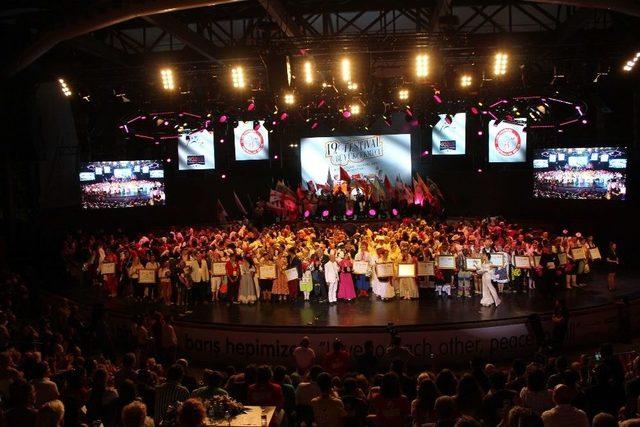 Yabancı Konuklar Türk Ezgileriyle Festivalin Kapanışını Yaptılar