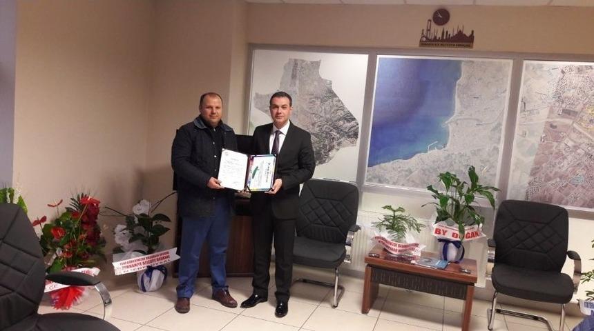 Burhaniye&rsquo;de İdarecilere Teşekk&uuml;r Belgesi