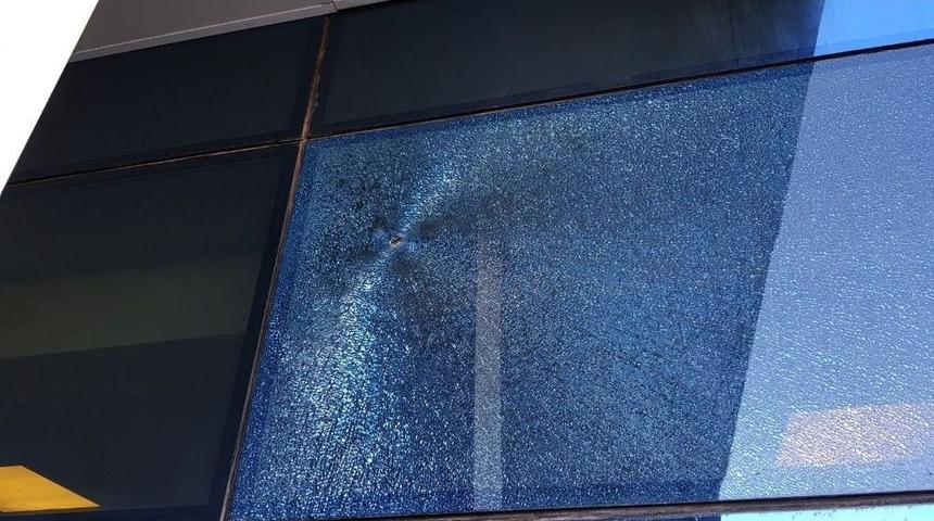 D&uuml;zce Atat&uuml;rk Devlet Hastanesi &Ouml;n&uuml;nde Silahlı Kavga 6 Yaralandı