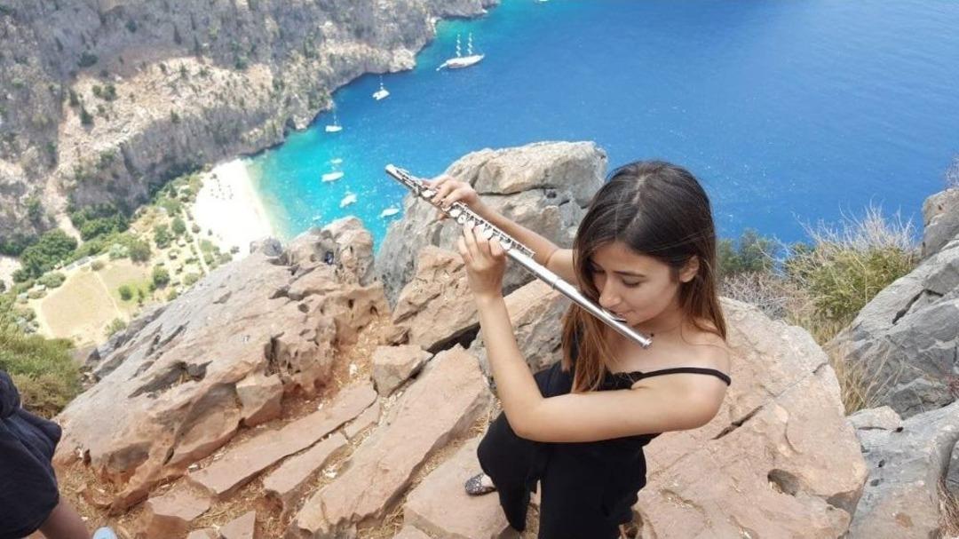 &Ouml;l&uuml;me Meydan Okuyarak Fotoğraf &Ccedil;ektiriyorlar