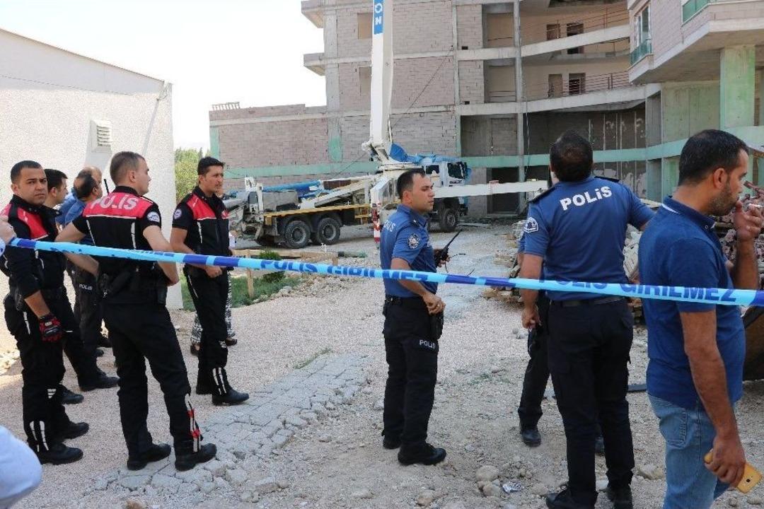 İnşaat Kalıbı &Ccedil;&ouml;kt&uuml;: 1 İş&ccedil;i Ağır Yaralandı