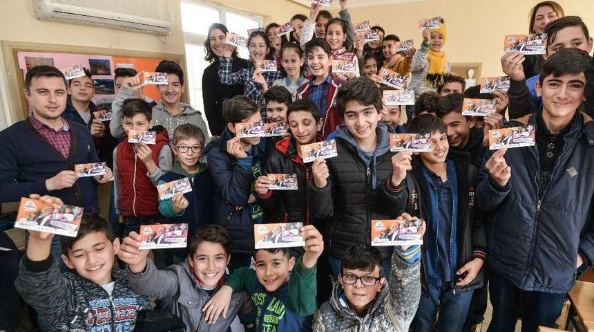 Başkan Uysal&rsquo;dan Karne Hediyesi