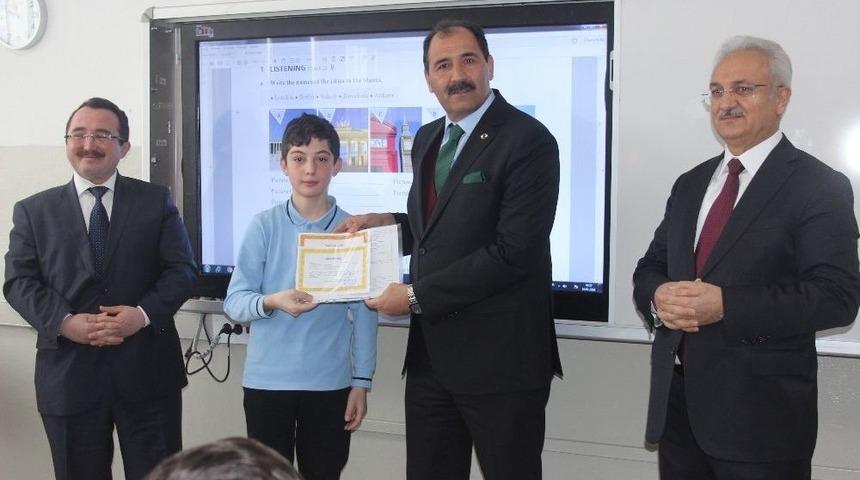 Erzincan&rsquo;da &Ouml;ğrenciler Karne Heyecanı Yaşadı