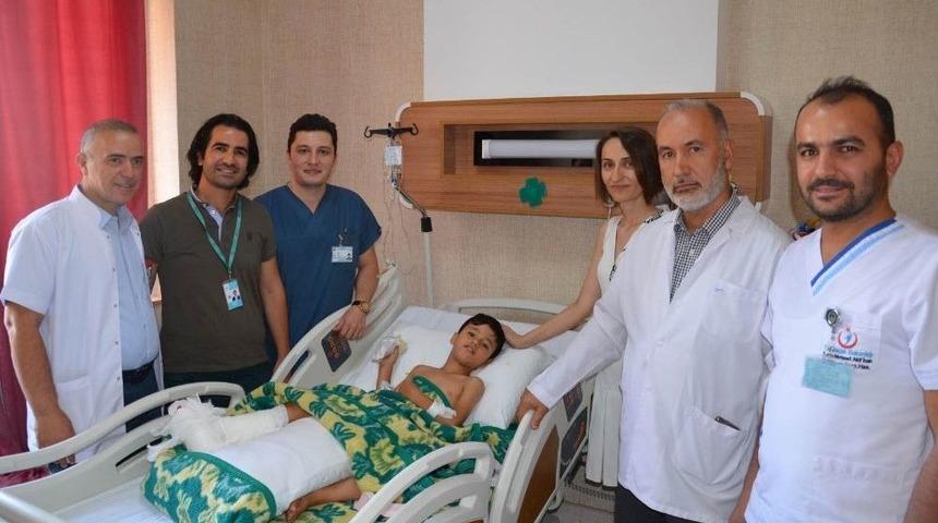 El Parmağı Kopan Çocuğun Eline, Ayak Parmağı Nakledildi