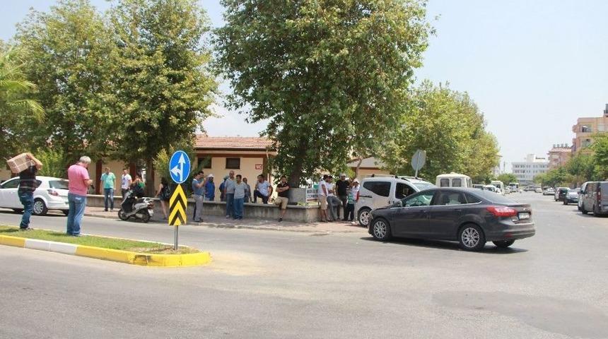 Kaldırımda Yürürken Kazanın Ortasında Kalan Yaya Yaralandı