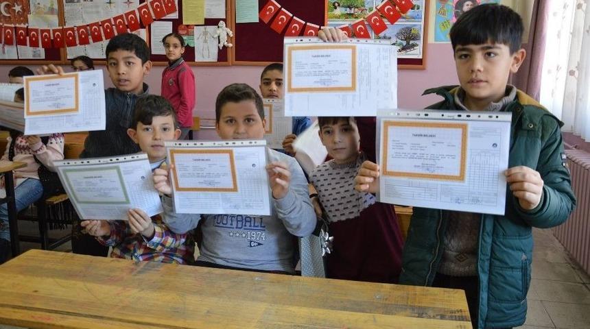 &Ouml;ğrencilerin Karne Heyecanı