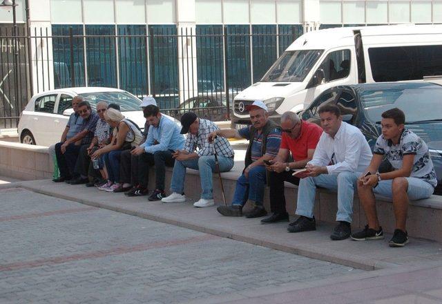 Chp Önünde Kurultay Protestosu