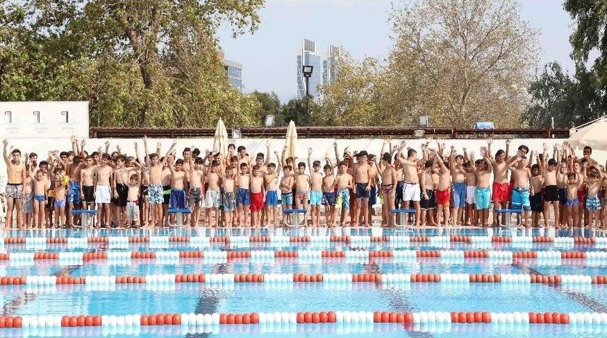 Amatör Sporcuların Havuz Keyfi