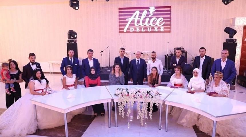 Başkan &Ccedil;olakbayrakdar, 9 &Ccedil;iftin Nikahını Kıydı