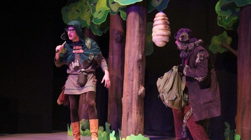 &Ccedil;ocuklar &lsquo;kırmızı Başlıklı Kız&rsquo;la Buluştu