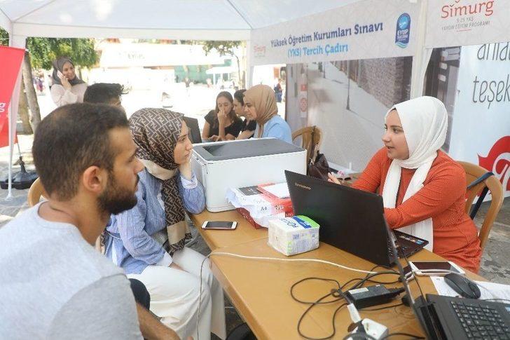 Yks Tercih Çadırı, Eyüp Sultan Camii Meydanında G3