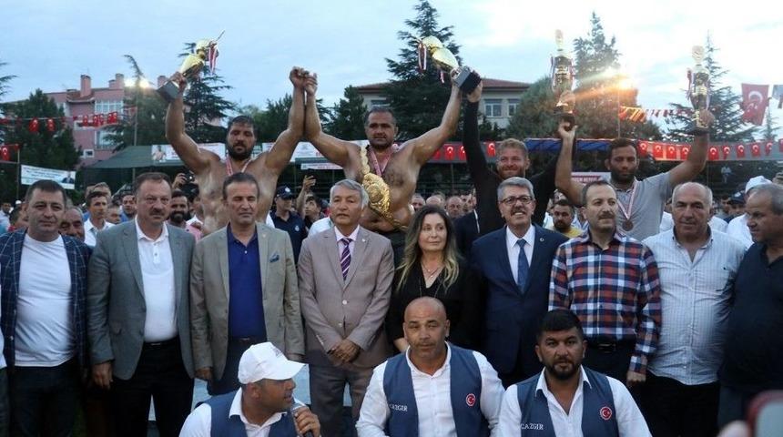 Serik Belediyesi Başpehlivanları Rakiplerine Er Meydanını Dar Etti