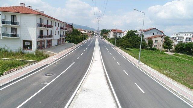 Gölcük Başöğretmen Caddesi Yeni Yüzüne Kavuştu